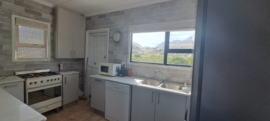 To Let 3 Bedroom Property for Rent in Rooi Els Western Cape